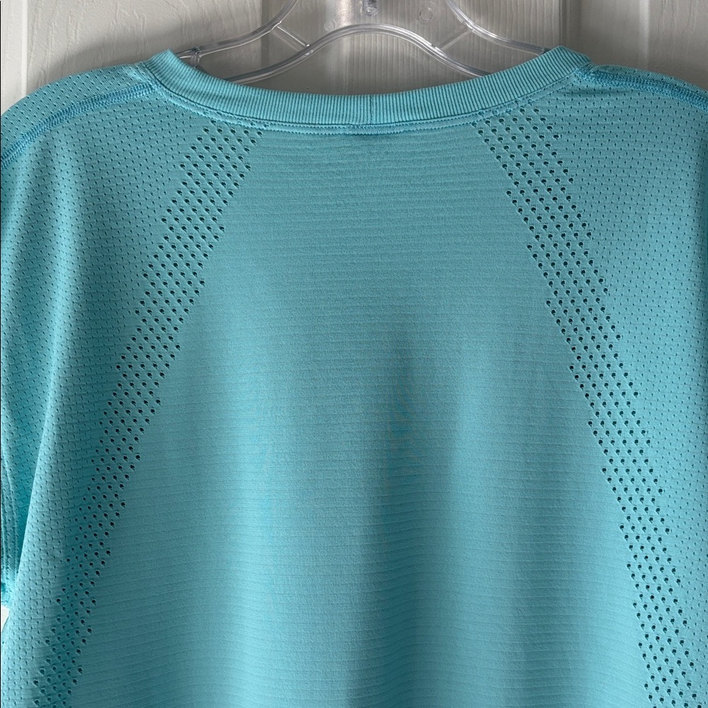 Lululemon Light Blue Short Sleeve Athletic Top Size 12 - Picture 6 of 11